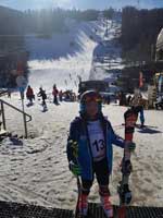 Jade devant le slalom parallèle Jade devant le slalom parallèle